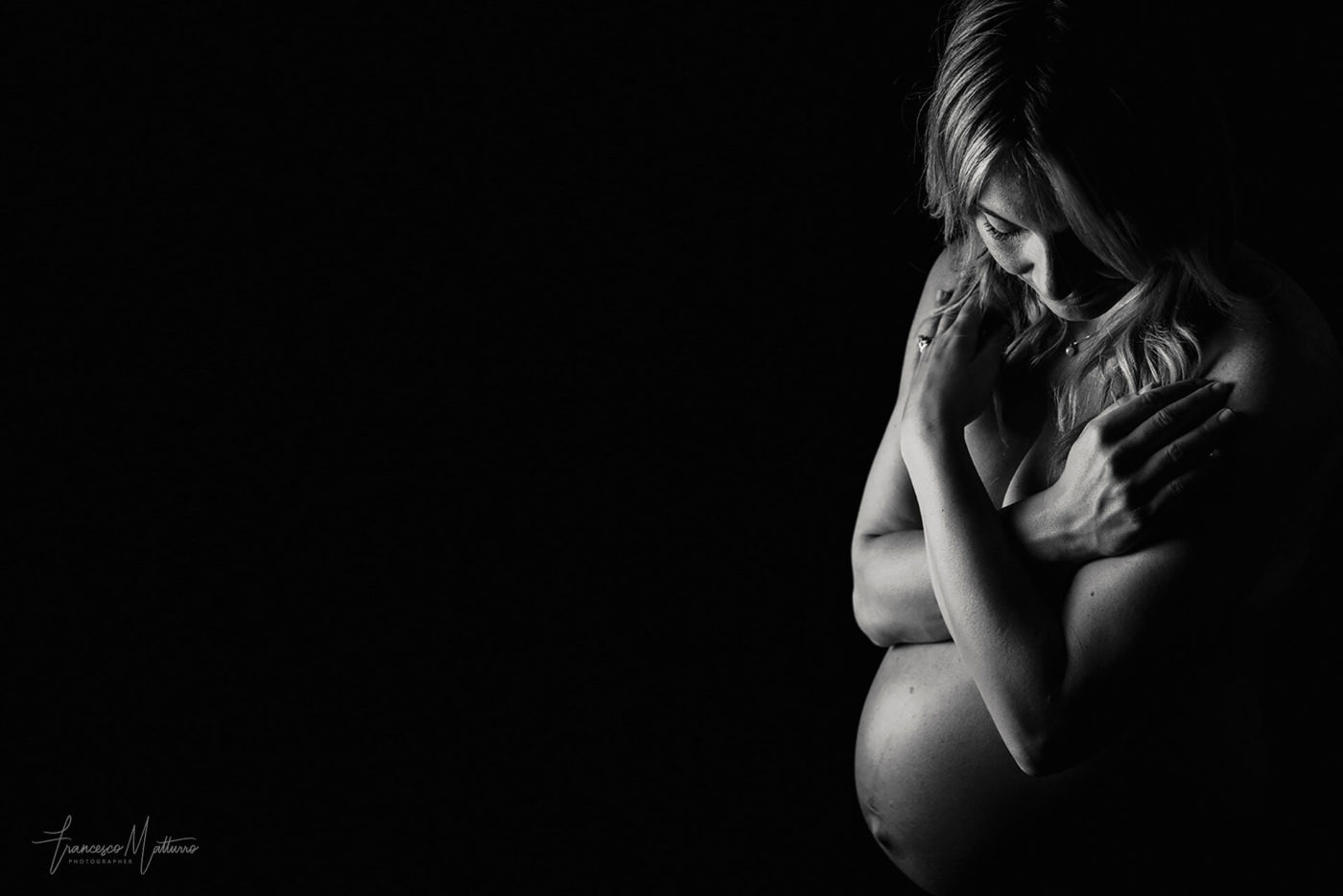 Servizio fotografico gravidanza e maternità asti mamma con il pancione in studio ad Asti di Francesco Matturro